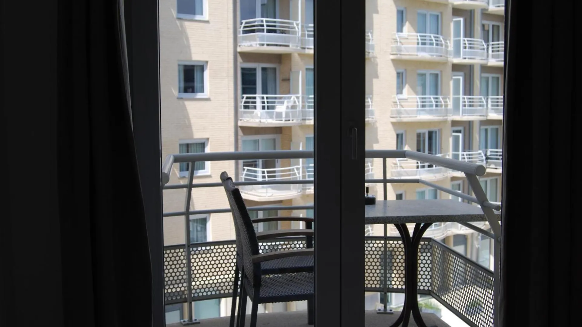 Zilt -Stijlvol Appartement In Residentie Zeezicht - Tot 4 Personen Ostende